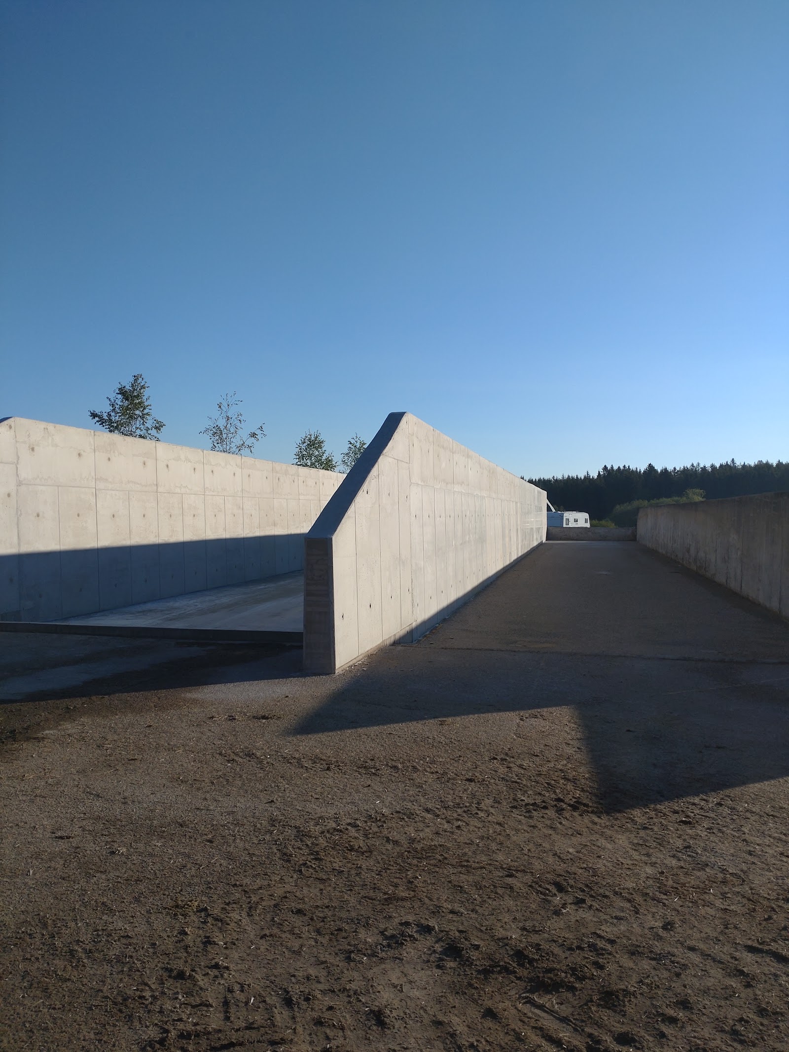 Gjutna betongmurar